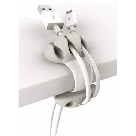 Clip blanc pour câbles fixé sur bord de bureau gros plan